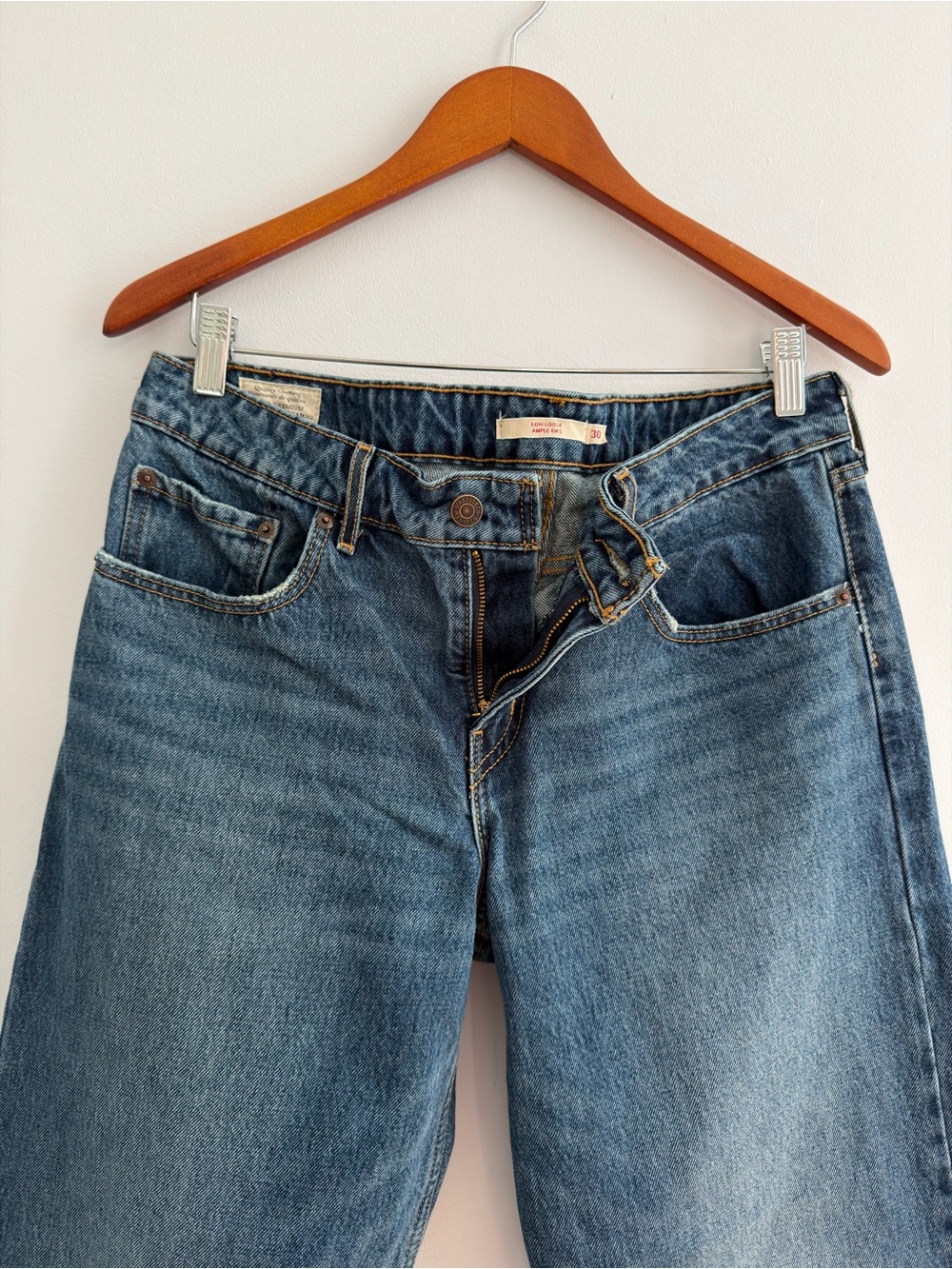 Levi’s Size 30 Low Loose Jeans - Picture 1 of 12